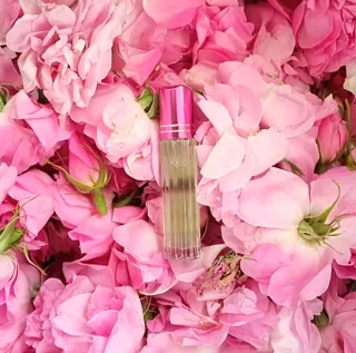 عطر گل محمدی ۴ گرم